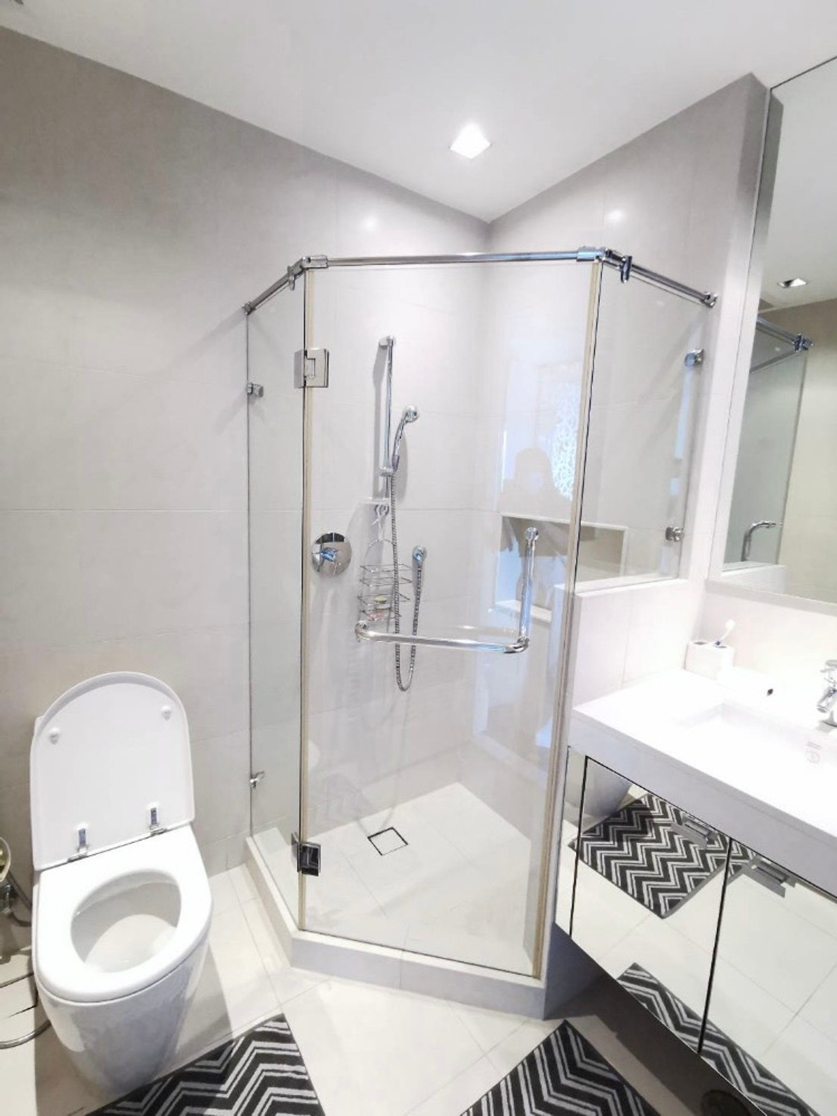 ให้เช่าคอนโดวิทยุ ชิดลม หลังสวน : Athenee Residence: 2bed 2bath+ maid 132.38sqm. 120,000/mth Am: 0849429988