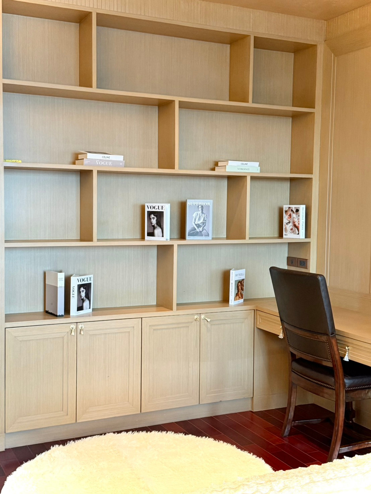 ให้เช่าคอนโดวิทยุ ชิดลม หลังสวน : Athenee Residence: 2bed 2bath+ maid 132.38sqm. 120,000/mth Am: 0849429988