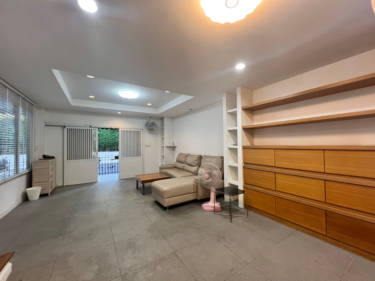 ให้เช่าทาวน์โฮมสุขุมวิท อโศก ทองหล่อ : ให้เช่า ทาวน์โฮม บ้านกลางกรุง ทองหล่อ ตรงข้าม J-Avenue เพียง 5 นาที ถึง BTS ทองหล่อ