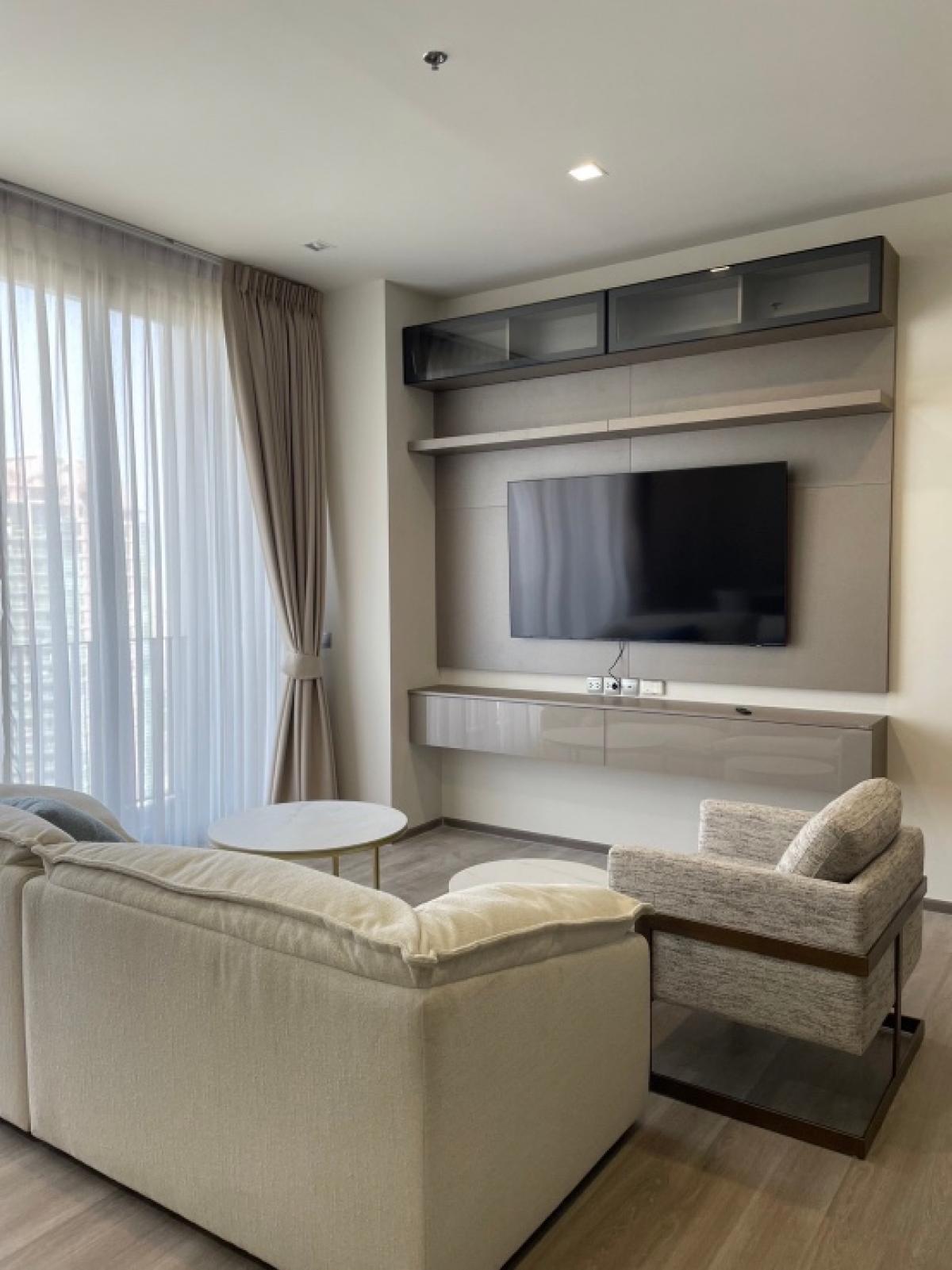 ให้เช่าคอนโดสาทร นราธิวาส : 130,000 Call/Line : 0954597992