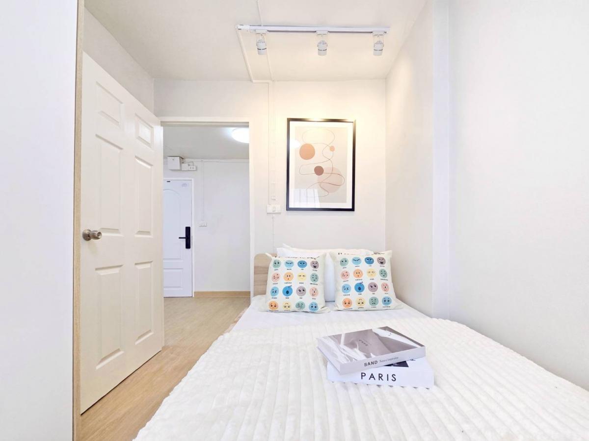 ขายคอนโดเสรีไทย-นิด้า : 📍 ทำเลปัง ใกล้เดอะมอลล์ บางกะปิ ช้อปปิ้งง่ายๆ แค่เดินออกมาไม่กี่นาทีก็ถึงห้าง ครบจบในที่เดียว! 👉อัสสกาญจน์เพลส🌳