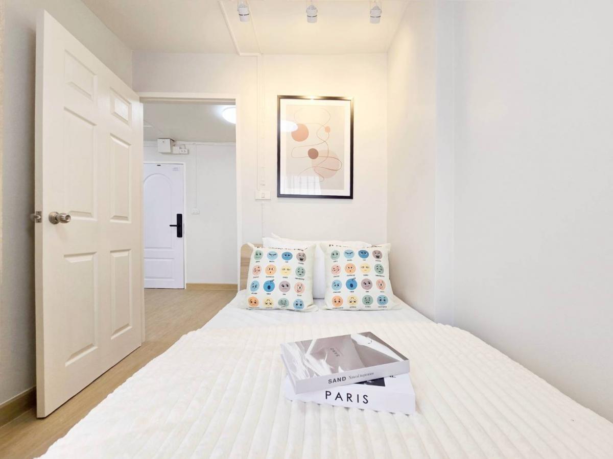 ขายคอนโดเสรีไทย-นิด้า : 📍 ทำเลปัง ใกล้เดอะมอลล์ บางกะปิ ช้อปปิ้งง่ายๆ แค่เดินออกมาไม่กี่นาทีก็ถึงห้าง ครบจบในที่เดียว! 👉อัสสกาญจน์เพลส🌳