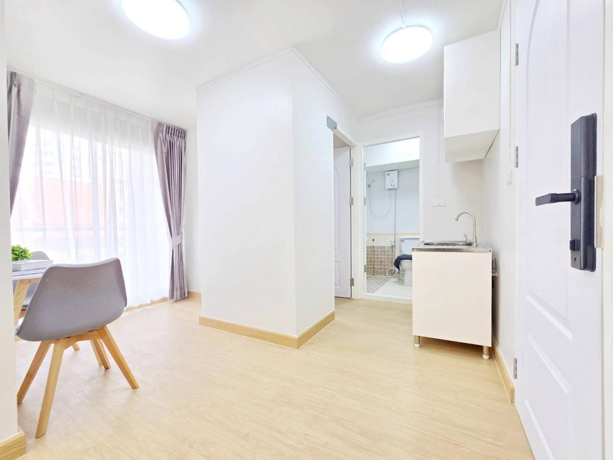 ขายคอนโดเสรีไทย-นิด้า : 📍 ทำเลปัง ใกล้เดอะมอลล์ บางกะปิ ช้อปปิ้งง่ายๆ แค่เดินออกมาไม่กี่นาทีก็ถึงห้าง ครบจบในที่เดียว! 👉อัสสกาญจน์เพลส🌳