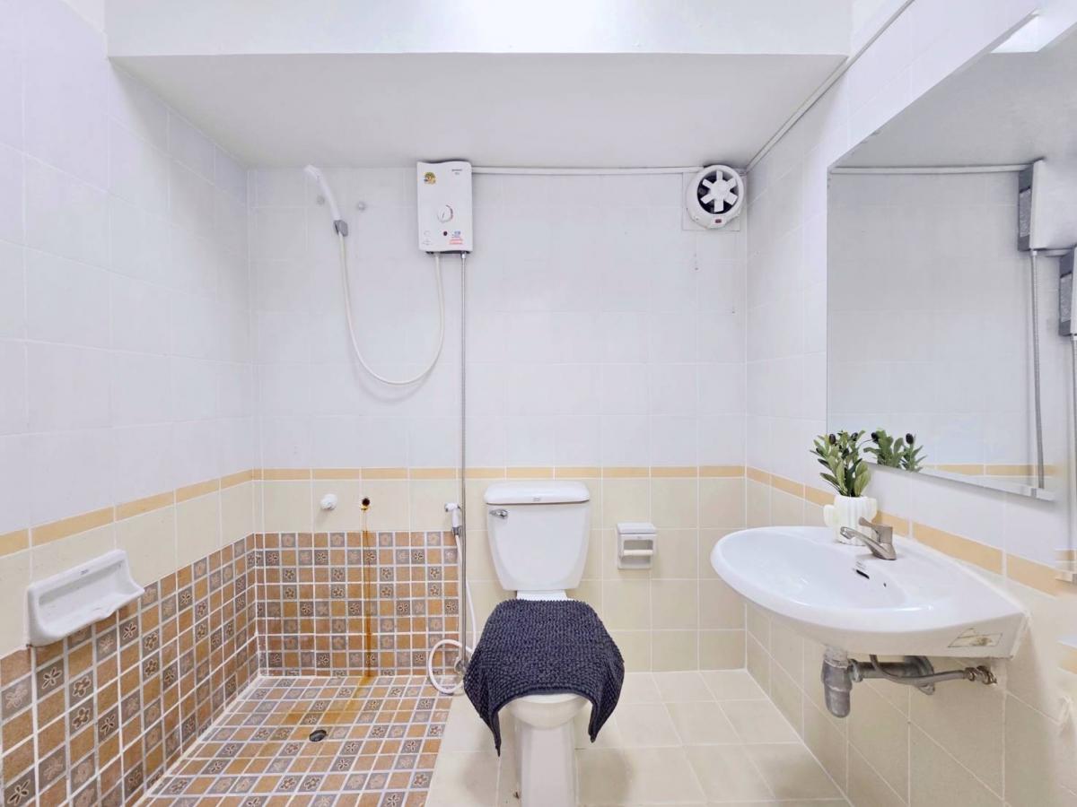 ขายคอนโดเสรีไทย-นิด้า : 📍 ทำเลปัง ใกล้เดอะมอลล์ บางกะปิ ช้อปปิ้งง่ายๆ แค่เดินออกมาไม่กี่นาทีก็ถึงห้าง ครบจบในที่เดียว! 👉อัสสกาญจน์เพลส🌳