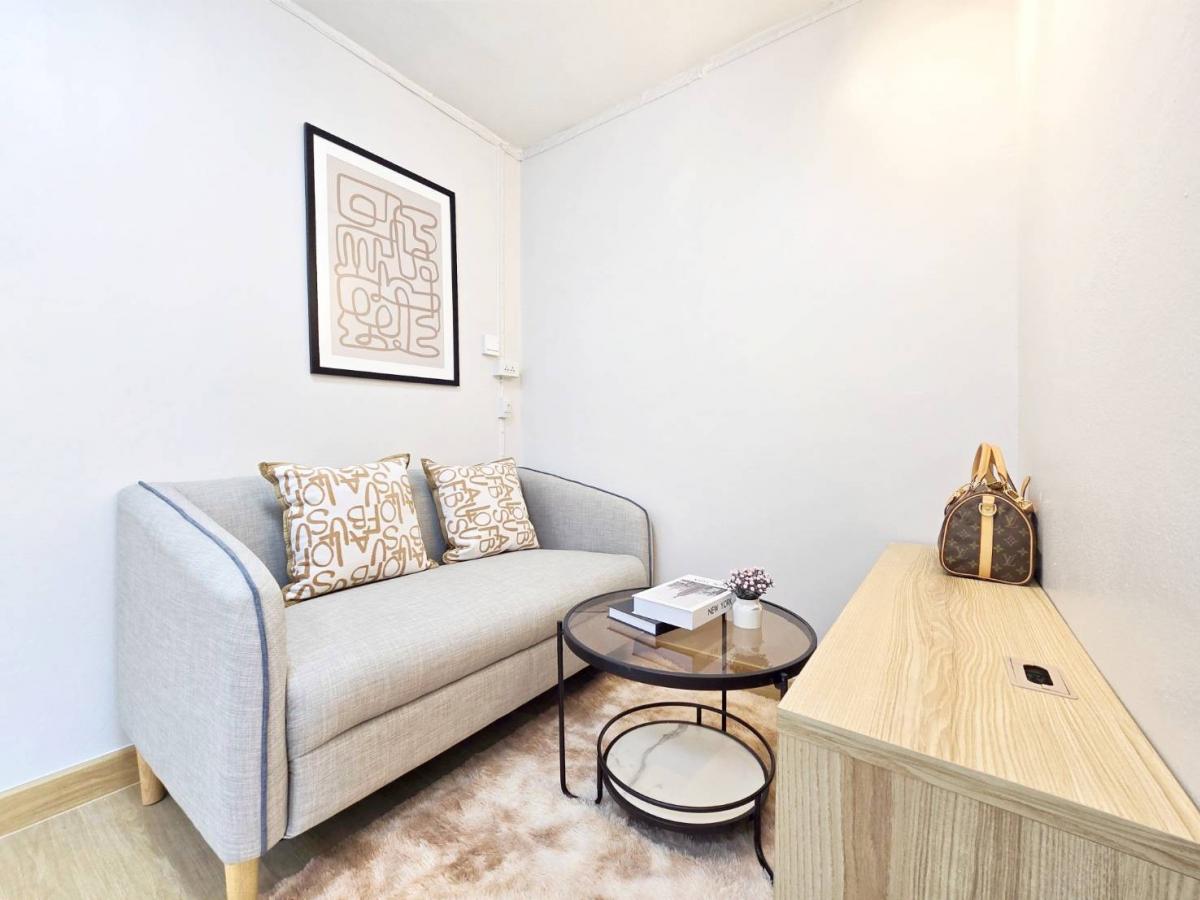 ขายคอนโดเสรีไทย-นิด้า : 📍 ทำเลปัง ใกล้เดอะมอลล์ บางกะปิ ช้อปปิ้งง่ายๆ แค่เดินออกมาไม่กี่นาทีก็ถึงห้าง ครบจบในที่เดียว! 👉อัสสกาญจน์เพลส🌳