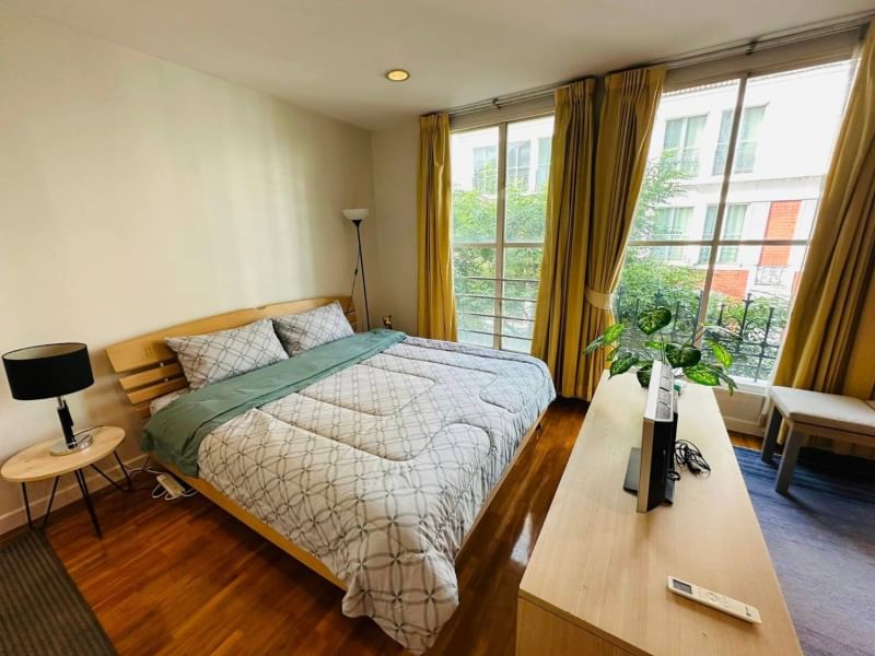 For RentTownhomeSukhumvit, Asoke, Thonglor : Vacant after 12 Feb. Townhouse for rent, Klang Krung Village, Thonglor, Sukhumvit 55, Thonglor Soi 14, opposite J-Avenue.