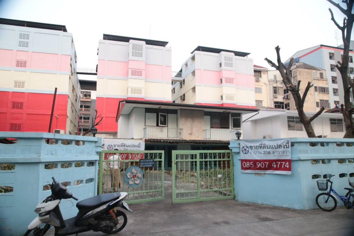 For SaleLandSeri Thai, Ramkhamhaeng Nida : Sale land 824 sq.meter at Ramkhamhaeng Rd. Soi 48  Hua-mak Location :100meter from the entrance of alley