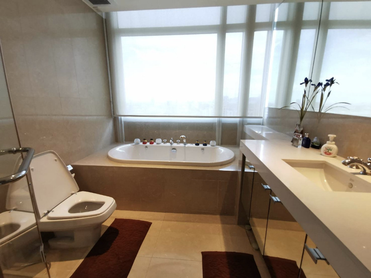 ให้เช่าคอนโดวิทยุ ชิดลม หลังสวน : Athenee Residence: 2bed 2bath+ maid 132.38sqm. 120,000/mth Am: 0849429988