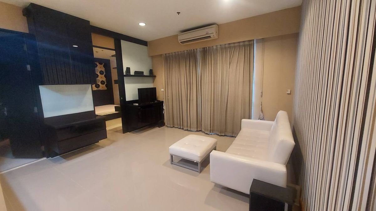 For RentCondoRatchathewi,Phayathai : Rent a house in the city of Siam-Pathumwan, good view, not blocked, all Build-in furniture, closed to the ceiling with a lid, not storing dust, preventing allergies.