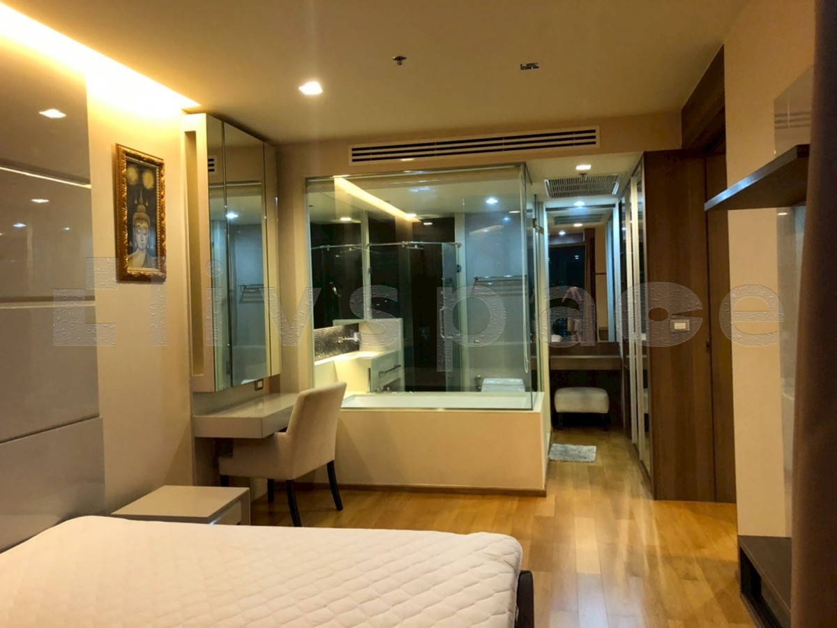 For RentCondoSathorn, Narathiwat : ▚ LI116ツ FOR RENT: The Address Sathorn 1BR 57sqm. 35K ✨ Stunning River View, High Floor, Extra Large Unit & Top-Tier Security 🏙️