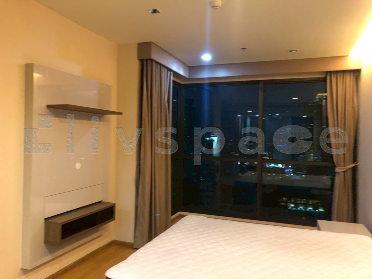 For RentCondoSathorn, Narathiwat : ▚ LI116ツ FOR RENT: The Address Sathorn 1BR 57sqm. 35K ✨ Stunning River View, High Floor, Extra Large Unit & Top-Tier Security 🏙️