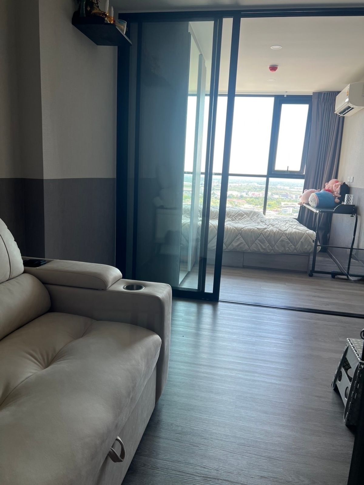 For RentCondoSamut Prakan,Samrong : 🏢 Condo is decorated like itself. The Origin E22 Station Sukhumvit - Line near BTS Green 🚝🌟