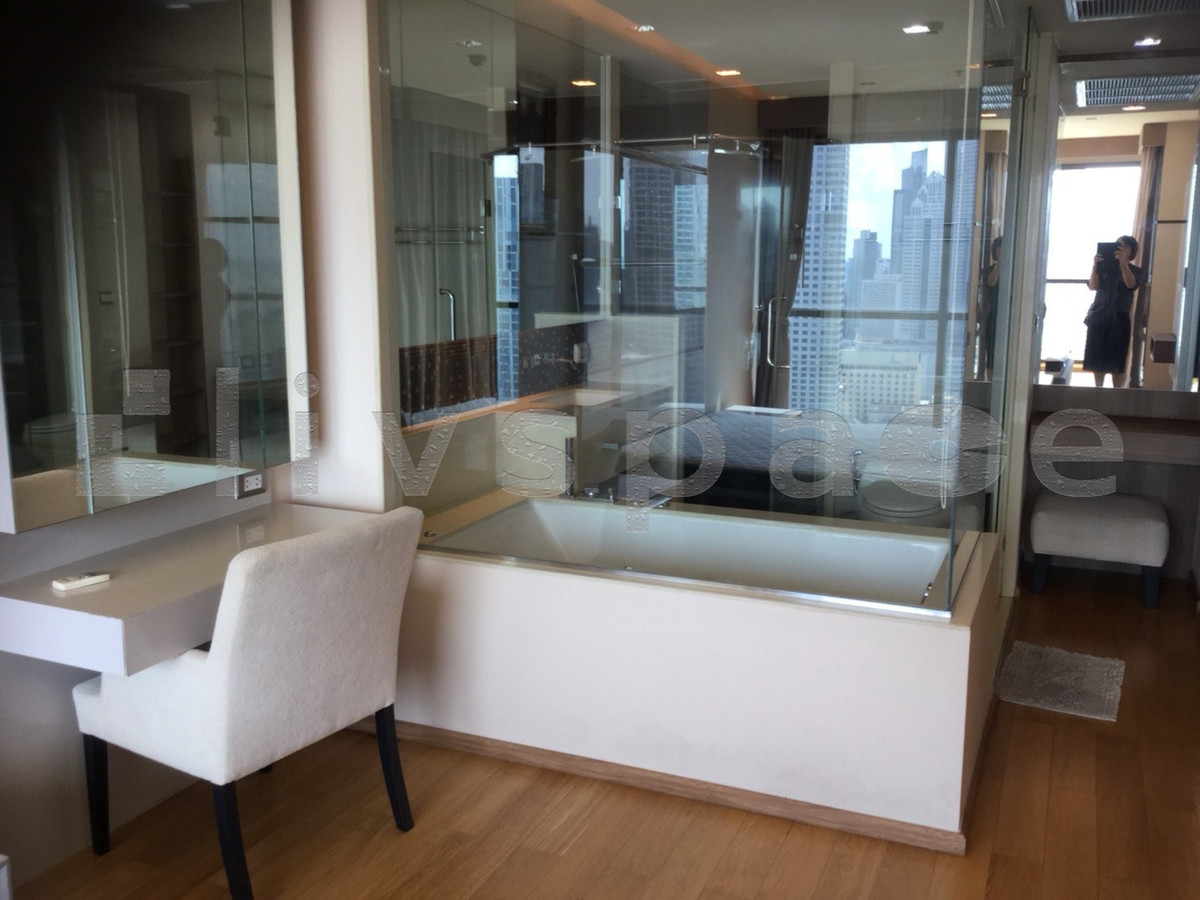 For RentCondoSathorn, Narathiwat : ▚ LI116ツ FOR RENT: The Address Sathorn 1BR 57sqm. 35K ✨ Stunning River View, High Floor, Extra Large Unit & Top-Tier Security 🏙️