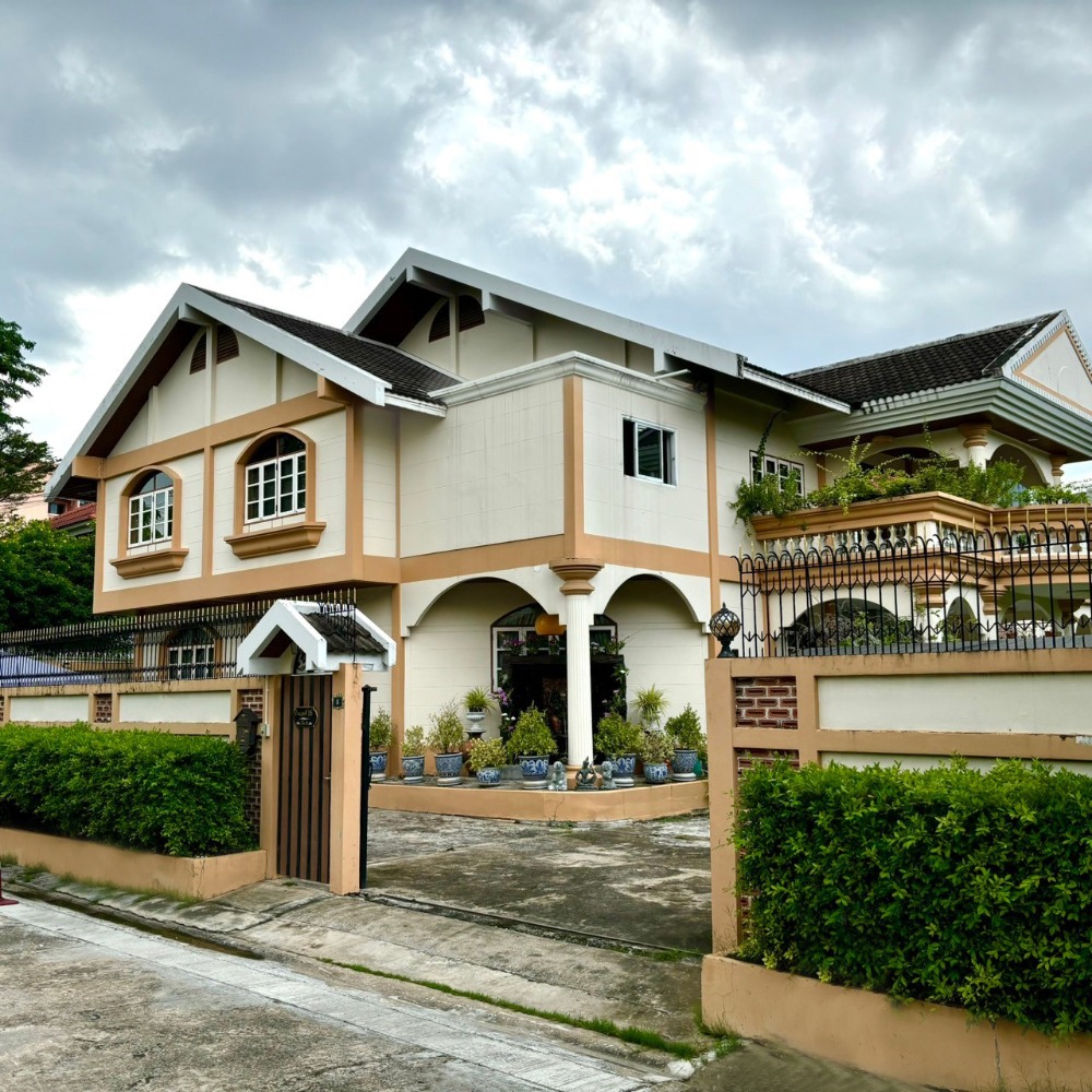 For SaleHouseRama9, Petchburi, RCA : House for sale in Rama 9, luxury houses 216 sq.wah, 4 bedrooms, 4 water, both Rama 9, Soi 39 and Ramkhamhaeng 12