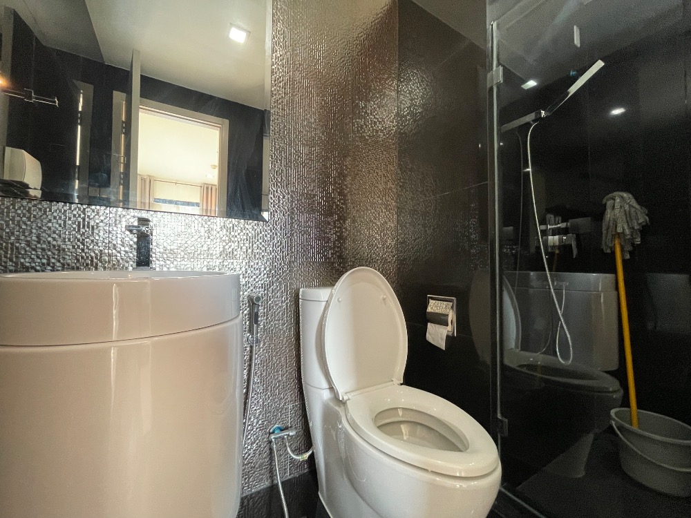 ขายคอนโดสุขุมวิท อโศก ทองหล่อ : New Room!! ขายห้อง 1 นอน 1 น้ำ 34 ตร.ม ไม่เคยมีคนอยู่ ชั้นสูง วิวสวย ราคาดีมาก!