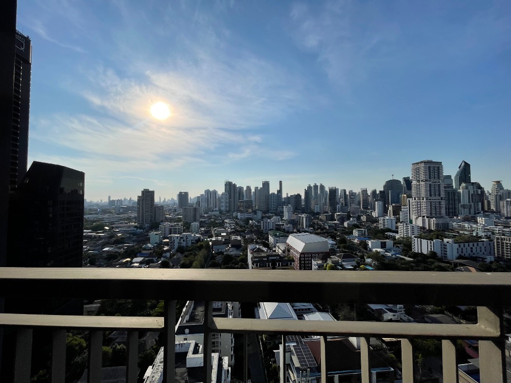 ขายคอนโดสุขุมวิท อโศก ทองหล่อ : New Room!! ขายห้อง 1 นอน 1 น้ำ 34 ตร.ม ไม่เคยมีคนอยู่ ชั้นสูง วิวสวย ราคาดีมาก!