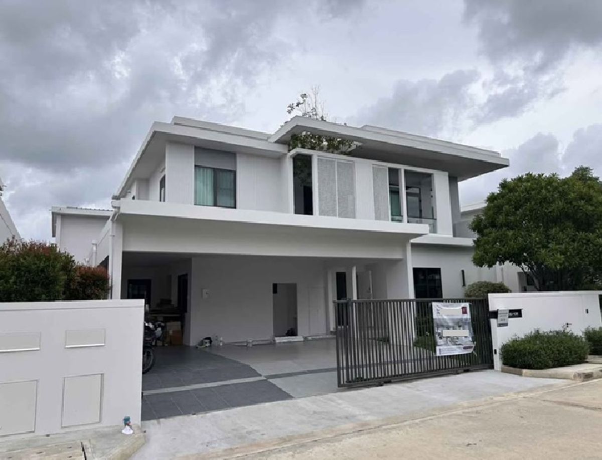 ให้เช่าบ้านบางนา แบริ่ง ลาซาล : For Rent ให้เช่าบ้านเดี่ยว 2 ชั้น หมู่บ้าน มัณฑนา บางนา กม.15 บ้านสวยมาก / เฟอร์นิเจอร์ครบ Fully Furnished / ใกล้เมกะบางนา ใกล้สนามบินสุวรรณภูมิ / อยู่อาศัย / Chinese Welcome