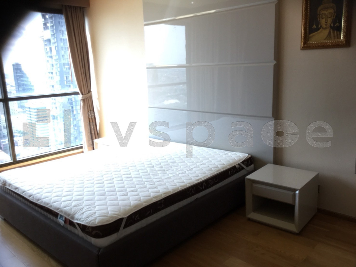 For RentCondoSathorn, Narathiwat : ▚ LI116ツ FOR RENT: The Address Sathorn 1BR 57sqm. 35K ✨ Stunning River View, High Floor, Extra Large Unit & Top-Tier Security 🏙️