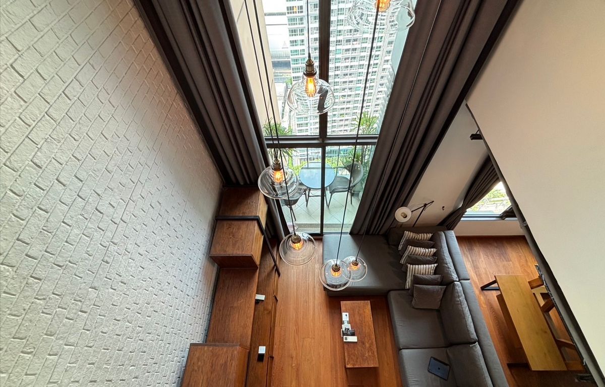 ให้เช่าคอนโดพระราม 9 เพชรบุรีตัดใหม่ RCA : 🌀ปล่อยเช่าวิลล่า อโศก ห้อง Loft Style Duplex ชั้นสูง วิวสวย ขนาด 80 ตรม. Fully Furnished , ฟรีทำความสะอาดทุกอาทิตย์ !  MRT เพชรบุรี 200 เมตร ใกล้แอร์พอร์ตลิ้งค์ และมหาลัยวิทยาลัยศรีนครินทร์วิโรฒ(มศว)