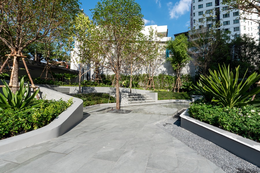 For SaleCondoOnnut, Udomsuk : Knightsbridge Space Sukhumvit - Rama 4, a new premium condo on Rama 4 Road, near Sukhumvit Road, near BTS Phra Khanong, starting at 4.99 million baht.