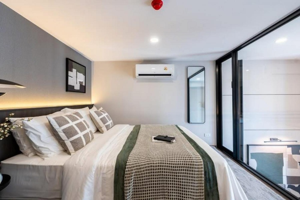 For SaleCondoOnnut, Udomsuk : Knightsbridge Space Sukhumvit - Rama 4, a new premium condo on Rama 4 Road, near Sukhumvit Road, near BTS Phra Khanong, starting at 4.99 million baht.