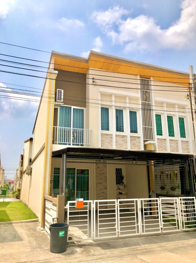 For SaleTownhomeSamut Prakan,Samrong : After the corner 21.7 sq. 4, 3 water, 2 -story townhome, Golden Town, Bang Na Kingkaew