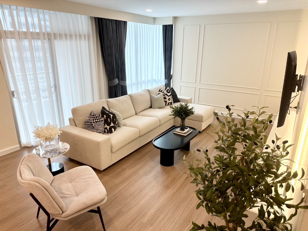 ให้เช่าคอนโดวิทยุ ชิดลม หลังสวน : Grand Langsuan 3 Bedrooms 146 Sq.m 120,000 bath/month