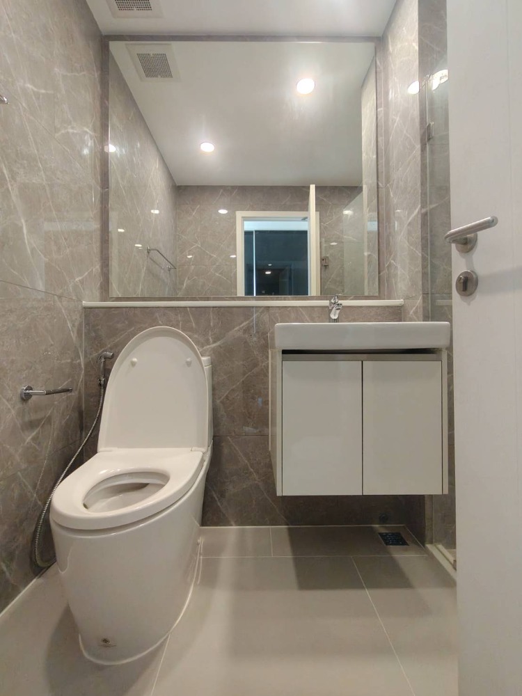 ให้เช่าคอนโดเกษตรศาสตร์ รัชโยธิน : ปล่อยเช่าห้องใหม่มือ1  ชั้น34 ขนาด 44 ตรม. คอนโด แมสซารีน รัชโยธิน ติด BTS รัชโยธิน (ห้องจริง  วิวสวยมาก )