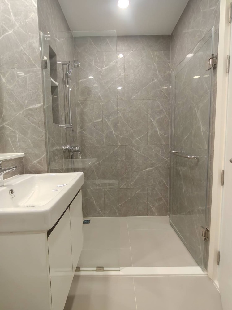 ให้เช่าคอนโดเกษตรศาสตร์ รัชโยธิน : ปล่อยเช่าห้องใหม่มือ1  ชั้น34 ขนาด 44 ตรม. คอนโด แมสซารีน รัชโยธิน ติด BTS รัชโยธิน (ห้องจริง  วิวสวยมาก )