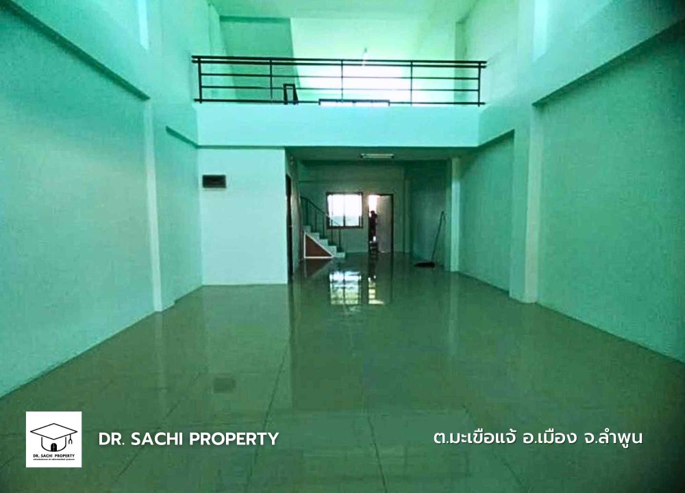 For SaleShop HouseLamphun : Commercial building for sale Near the Lamphun 2 -story industrial estates, half 140 sq.m.