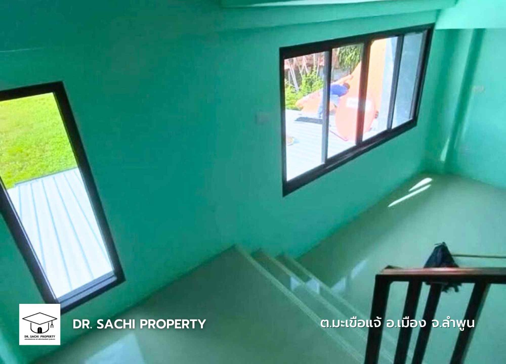 For SaleShop HouseLamphun : Commercial building for sale Near the Lamphun 2 -story industrial estates, half 140 sq.m.