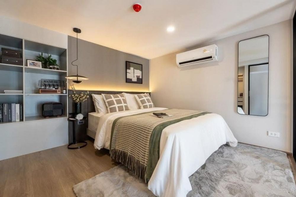 For SaleCondoOnnut, Udomsuk : Knightsbridge Space Sukhumvit - Rama 4, a new premium condo on Rama 4 Road, near Sukhumvit Road, near BTS Phra Khanong, starting at 4.99 million baht.