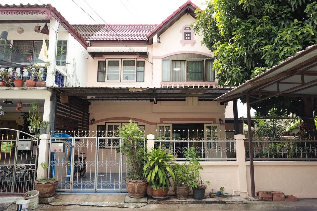 ขายบ้านบางนา แบริ่ง ลาซาล : ขาย บ้านทาวเฮ้าส์ (หลังมุม) ซอยสุขุมวิท 72 (หมู่บ้านศิริคาม)***โปรโมชั่นวาเลนไทน์ ลดราคาพิเศษเพียง 4.9ล้านบาท  จากราคาปกติ 5.5ล้านบาท