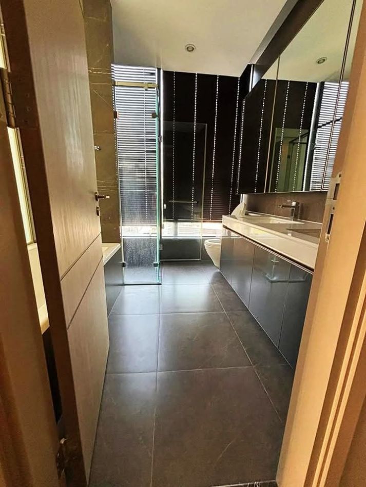 For RentCondoRama9, Petchburi, RCA : Condo for rent: The Esse at Singha Complex, 11th floor, size 77 sq m., for rent 70,000 baht/month