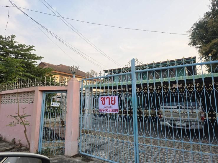 For SaleLandAyutthaya : Urgent Sale! House with Land, 191 sq.w. in Chaimongkol 3 Alley, Ayutthaya. Near the famous Crab Curry Rice Noodles shop. (Owner selling directly)