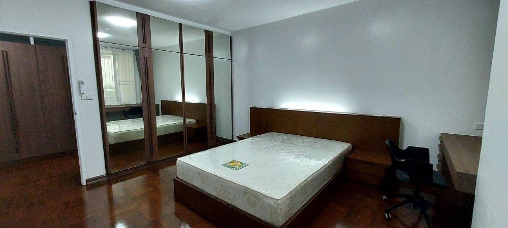 For RentCondoWitthayu, Chidlom, Langsuan, Ploenchit : For Rent! 3 Bedrooms 250 SQ.M. , Walk 5 mins to bts chitlom