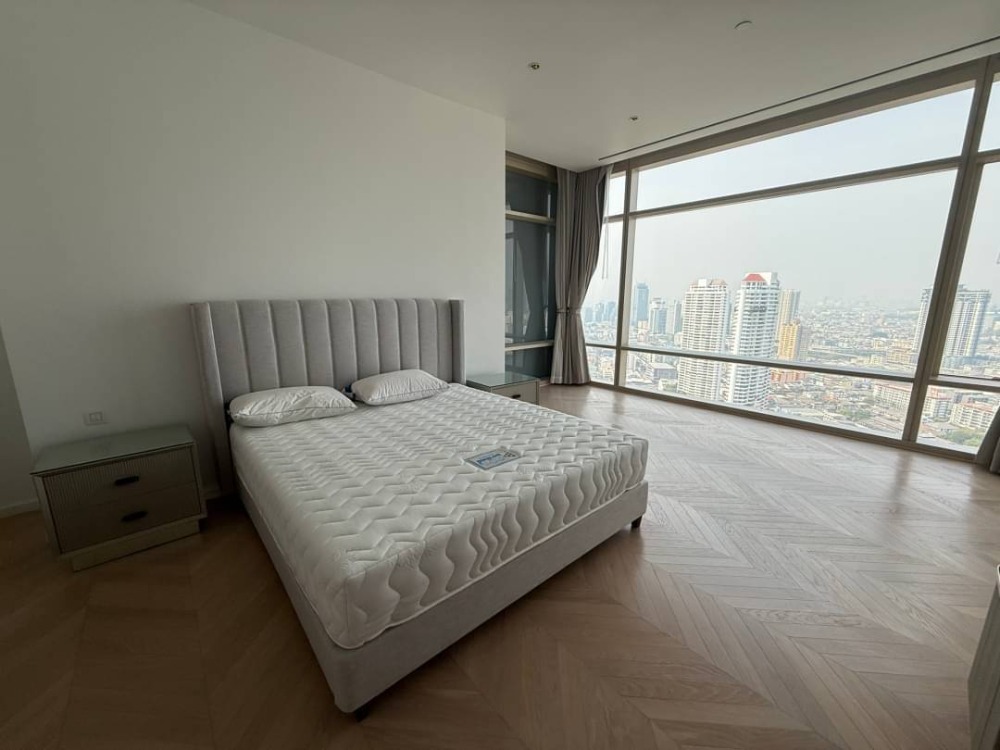 ให้เช่าคอนโดสาทร นราธิวาส : ❖ Prime Location ❖ ชั้น 30+ 192.00 ตร.ม. | 3 ห้องนอน 3 ห้องน้ำ | ใกล้รถไฟฟ้า BTS สะพานตากสิน 6 นาที, เอเชียทีค เดอะ ริเวอร์ฟรอนท์ 5 นาที