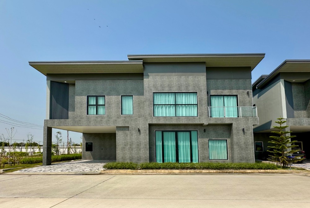For SaleHousePathum Thani,Rangsit, Thammasat : ✴️natwalan, luxury detached house, 444 square meters with clean energy, Modern & Luxury Home style, near Kanchanaphisek Road (Outer ring) Rangsit Pathum Thani