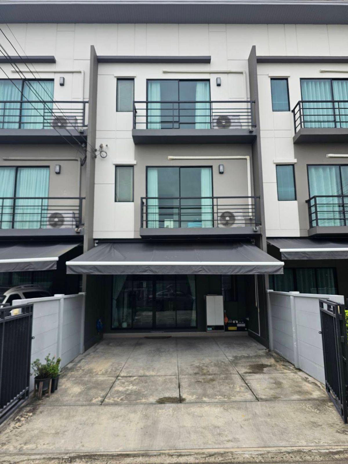 ให้เช่าทาวน์โฮมพระราม 5 ราชพฤกษ์ บางกรวย : ขาย  /  ให้เช่า  ทาวน์โฮม 3 ชั้น   Baan Klang Muang Ratchaphruek-Sathorn