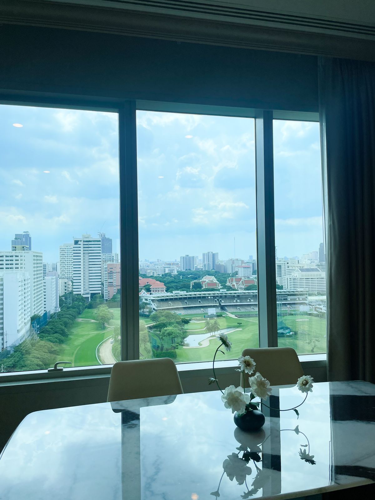 ขายคอนโดวิทยุ ชิดลม หลังสวน : 185 Rajadamri / Luxury วิว sport club ราคาดีที่สุดในตลาด  / 2 นอน 108 ตร.ม. โทร 0937890899
