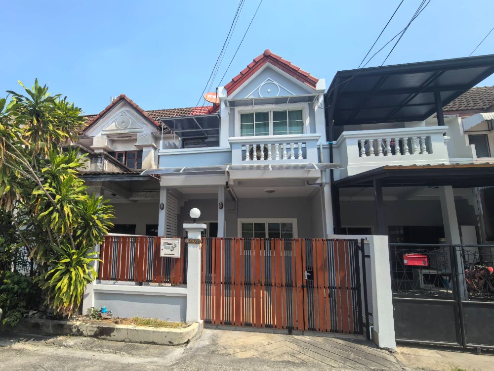 For RentTownhomeChokchai 4, Ladprao 71, Ladprao 48, : Townhome for rent and sale, Pornpailin Village 2, Soi Ladprao 41/1, next to Phawana BTS stationonly 100m.