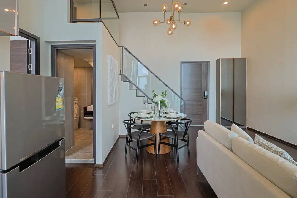 For SaleCondoSukhumvit, Asoke, Thonglor : For SALE Condo Near BTS Ekkamai BTS Thong Lo ARL Ramkamhaeng 2Bed 1Bath 67sqm 40Fl Brand new Decorated Fully Furnished