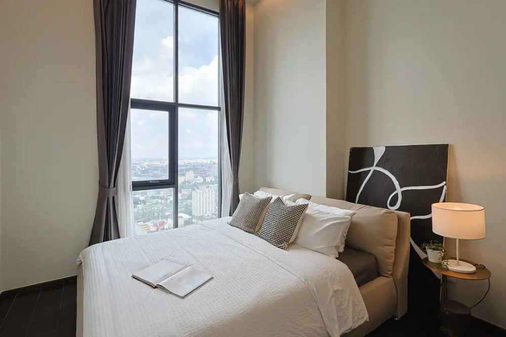 For SaleCondoSukhumvit, Asoke, Thonglor : For SALE Condo Near BTS Ekkamai BTS Thong Lo ARL Ramkamhaeng 2Bed 1Bath 67sqm 40Fl Brand new Decorated Fully Furnished