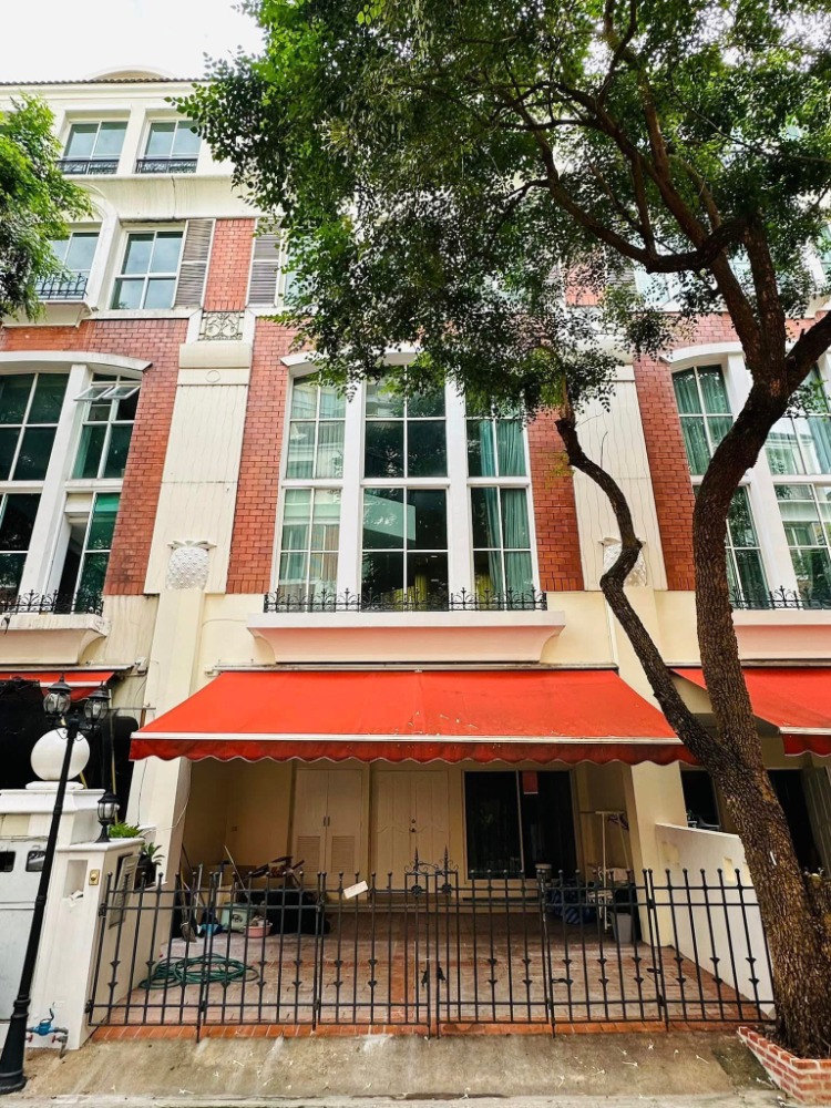 For RentTownhomeSukhumvit, Asoke, Thonglor : LTH11813 - Townhouse for RENT at Baan Klang Krung Size 400 SQM. 100 sqw. 4 Beds 6 Baths Near BTS THONGLOR ONLY 120K/Month