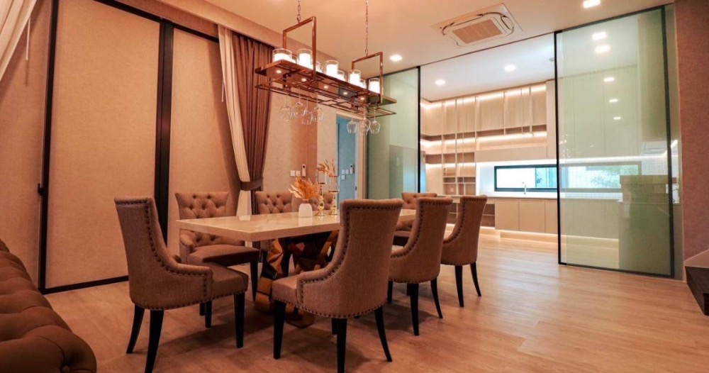 ขายบ้านพัฒนาการ ศรีนครินทร์ : ให้เช่า/ขาย บ้านหรู 3ชั้น มีลิฟท์ โครงการ วีเว่ กรุงเทพกรีฑา