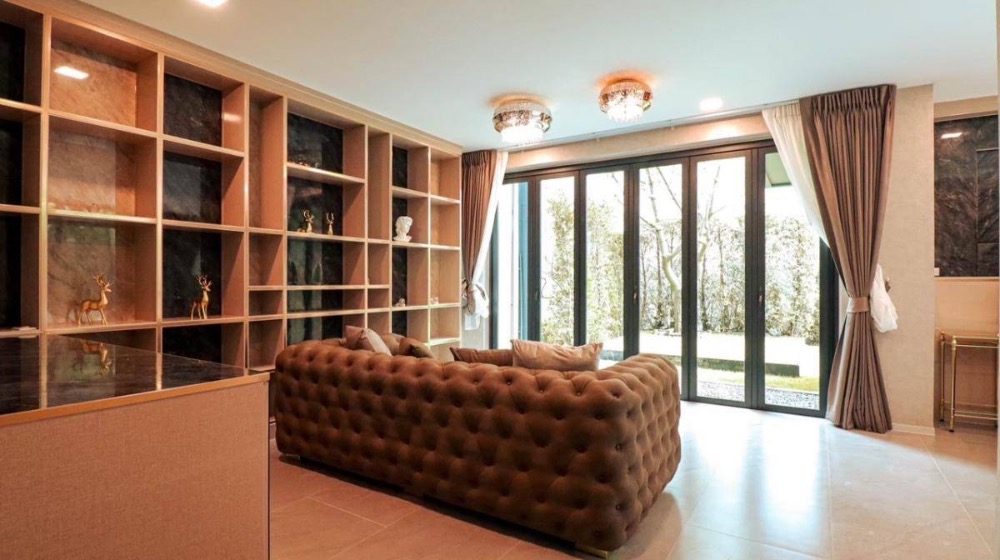 ขายบ้านพัฒนาการ ศรีนครินทร์ : ให้เช่า/ขาย บ้านหรู 3ชั้น มีลิฟท์ โครงการ วีเว่ กรุงเทพกรีฑา