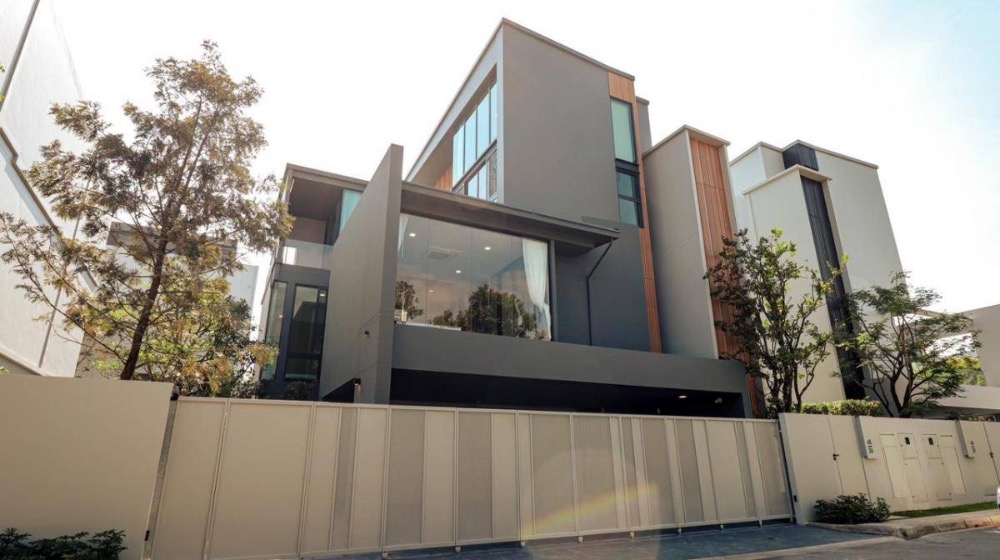 ขายบ้านพัฒนาการ ศรีนครินทร์ : ให้เช่า/ขาย บ้านหรู 3ชั้น มีลิฟท์ โครงการ วีเว่ กรุงเทพกรีฑา