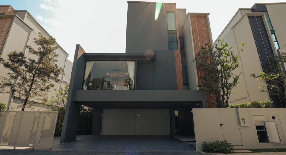 ขายบ้านพัฒนาการ ศรีนครินทร์ : ให้เช่า/ขาย บ้านหรู 3ชั้น มีลิฟท์ โครงการ วีเว่ กรุงเทพกรีฑา