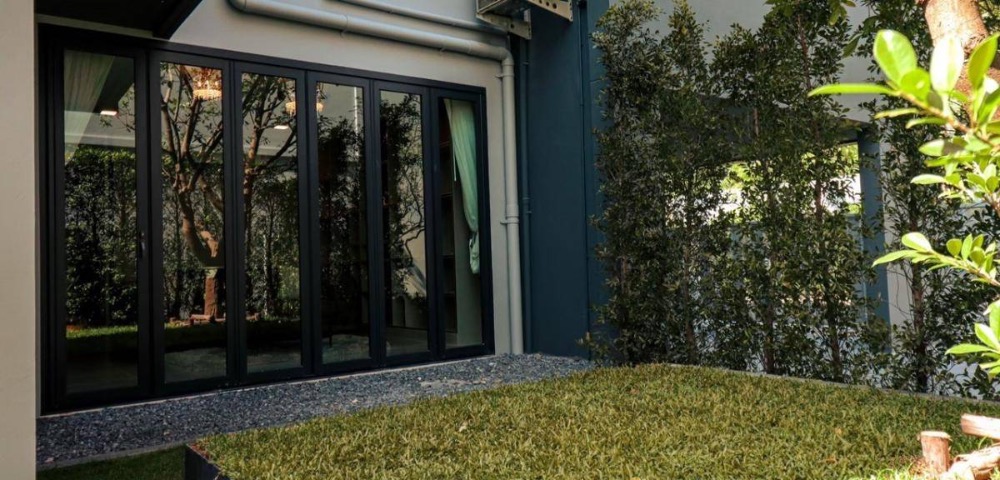 ขายบ้านพัฒนาการ ศรีนครินทร์ : ให้เช่า/ขาย บ้านหรู 3ชั้น มีลิฟท์ โครงการ วีเว่ กรุงเทพกรีฑา