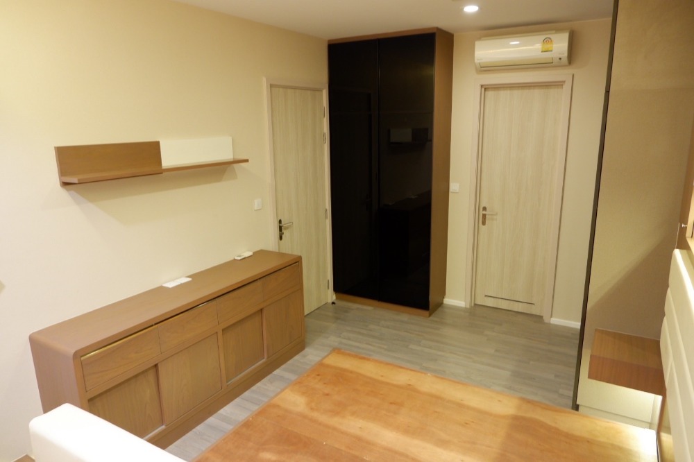 ขายคอนโดบางซื่อ วงศ์สว่าง เตาปูน : 333 Riverside / โครงการริมแม่น้ำ ห้องชั้นสูง วิวเมือง ทำเลดีใกล้ MRT ราคาดีที่สุดในตลาด / 1 นอน 45 ตร.ม. โทร 0937890899